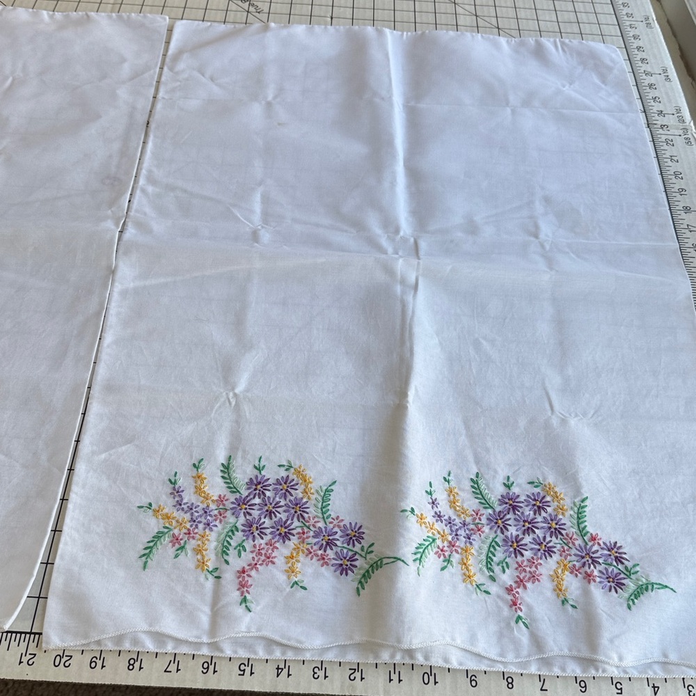 Vintage Hand Embroidered Pillowcases – Floral Pastel Design – 1950s Cotton Pair - Picture 4 of 16